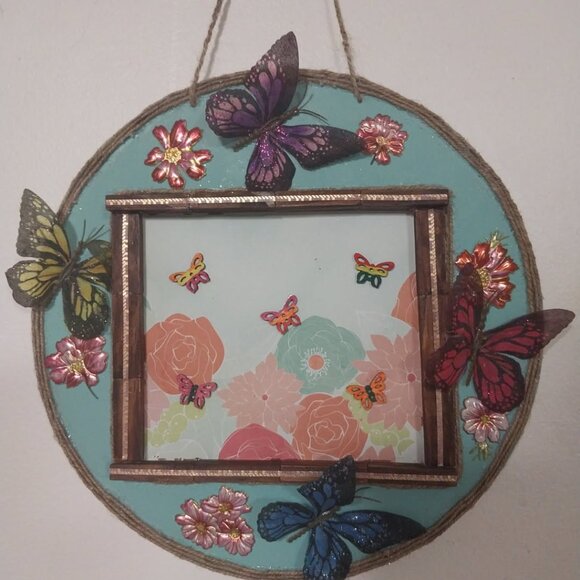 HOMEMADE BUTTERYFLY THEMED WALL HANGER - Picture 1 of 1